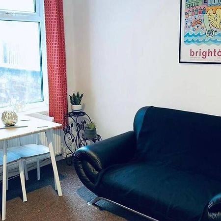 Comfortable Town House In Coventry City Centre Villa Esterno foto