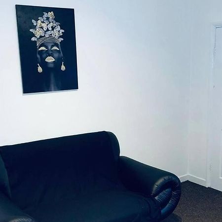 Comfortable Town House In Coventry City Centre Villa Esterno foto
