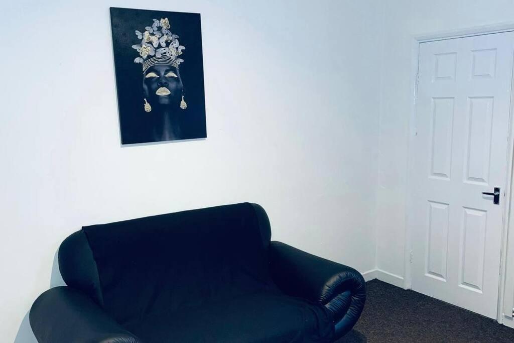 Comfortable Town House In Coventry City Centre Villa Esterno foto