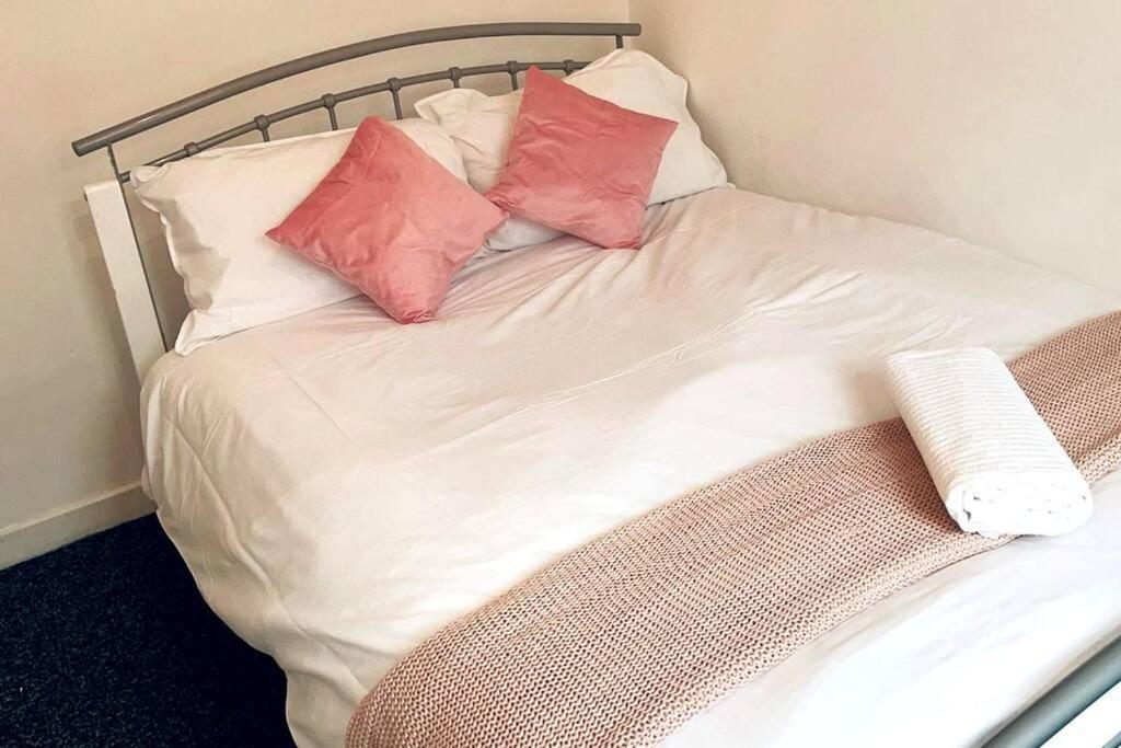 Comfortable Town House In Coventry City Centre Villa Esterno foto