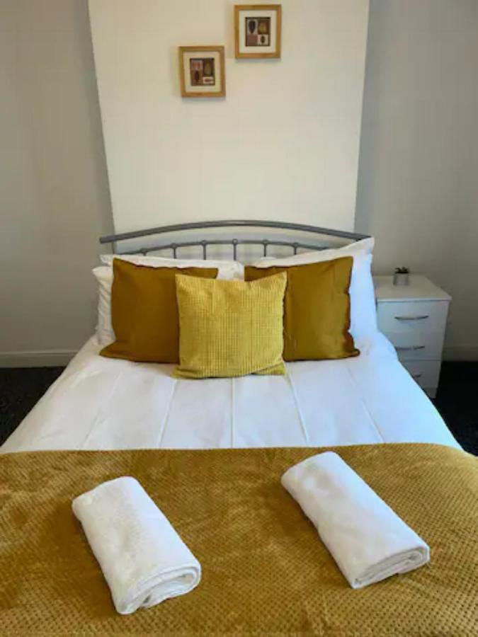 Comfortable Town House In Coventry City Centre Villa Esterno foto
