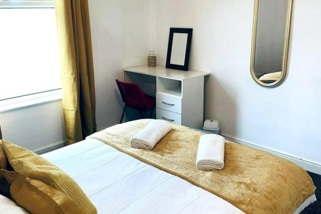 Comfortable Town House In Coventry City Centre Villa Esterno foto