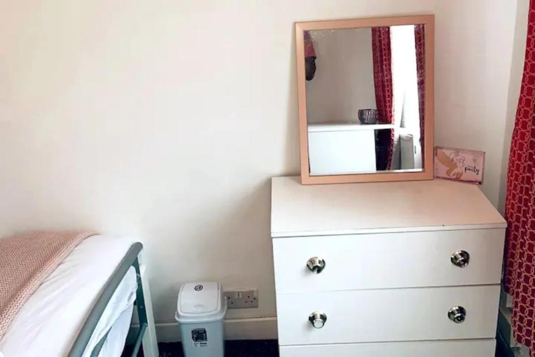 Comfortable Town House In Coventry City Centre Villa Esterno foto